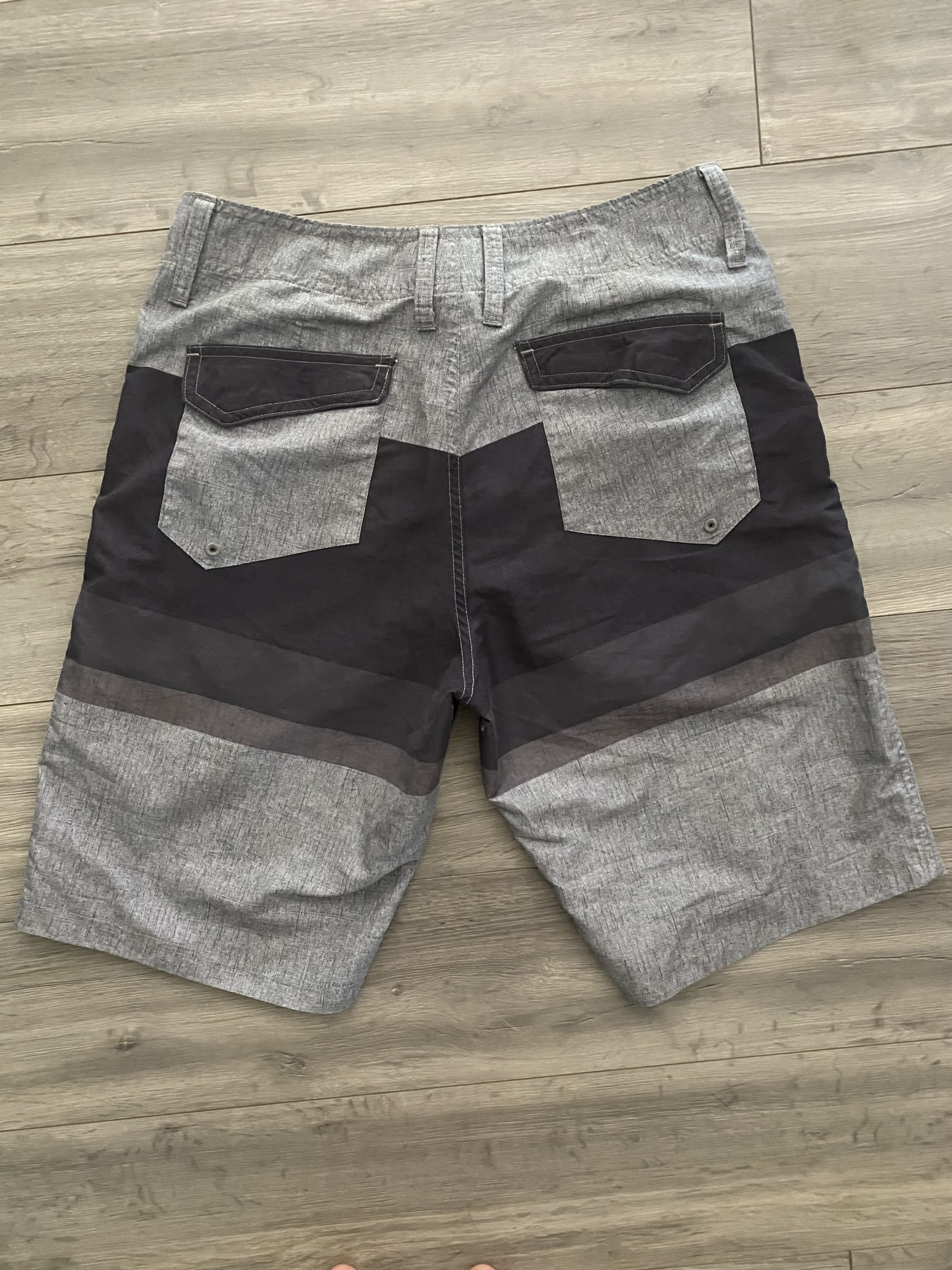 Oakley Mens Grey Board Shorts Size 30 ⋆ Twice as Nice Consignment Boutique